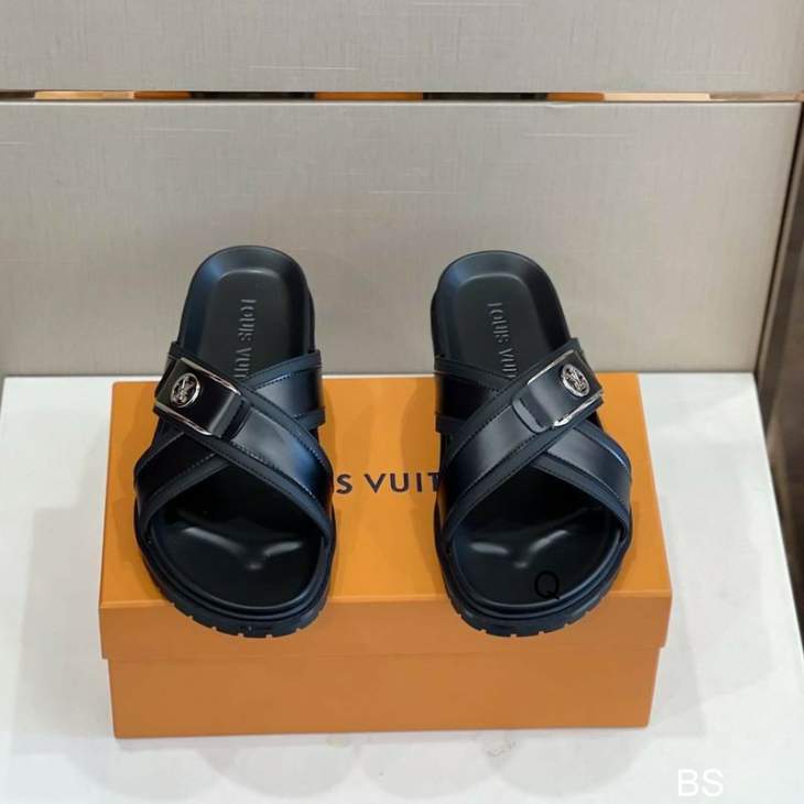 Picture of Louis Vuitton Slippers _SKULVsz38-45BS0607312